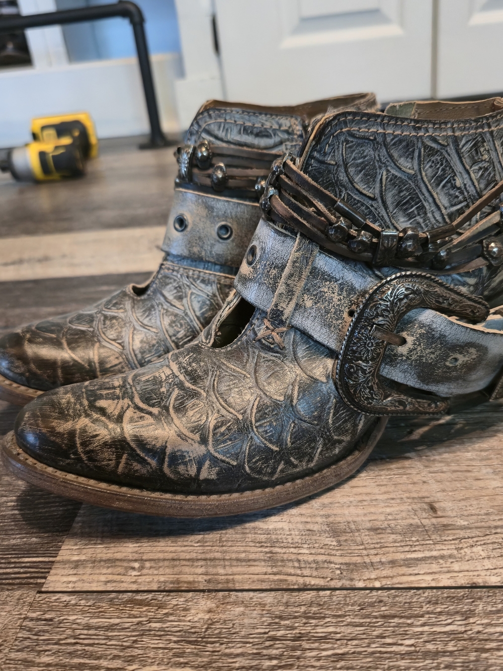 Freebird by Steven Distressed Saloon Leather Ankle Boots Size 10